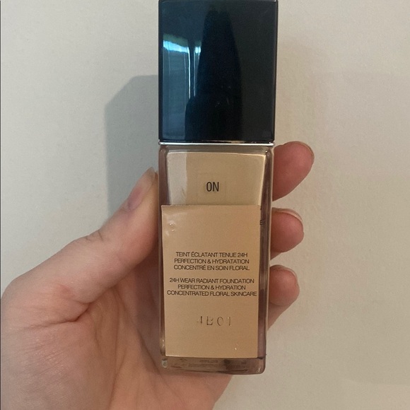 Dior Cream Foundation Radiant Finish 0N - Picture 2 of 2